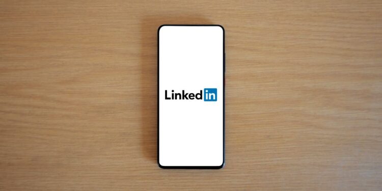 How many services are offered by a mobile app development company in Los Angeles on average?